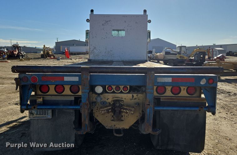 image for item DT7068 1989 Peterbilt 377 flatbed truck