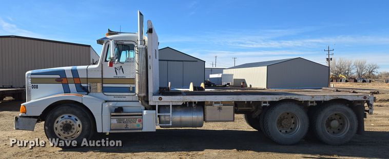 image for item DT7068 1989 Peterbilt 377 flatbed truck