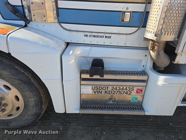 image for item DT7068 1989 Peterbilt 377 flatbed truck