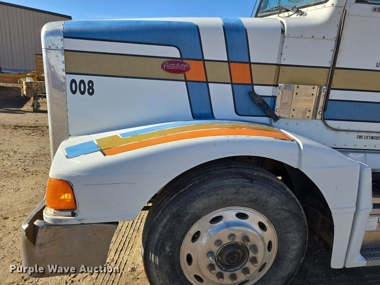 image for item DT7068 1989 Peterbilt 377 flatbed truck