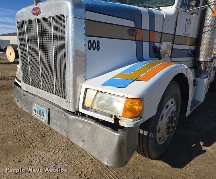 image for item DT7068 1989 Peterbilt 377 flatbed truck