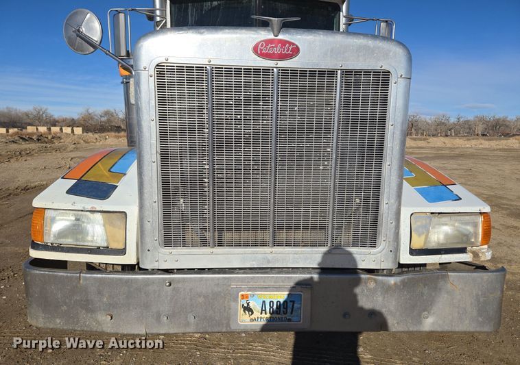 image for item DT7068 1989 Peterbilt 377 flatbed truck