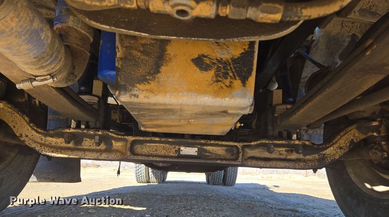 image for item DT7068 1989 Peterbilt 377 flatbed truck