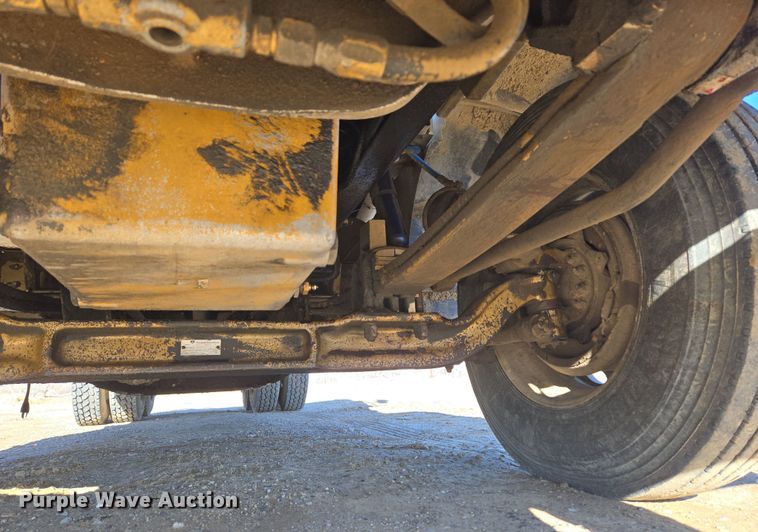 image for item DT7068 1989 Peterbilt 377 flatbed truck