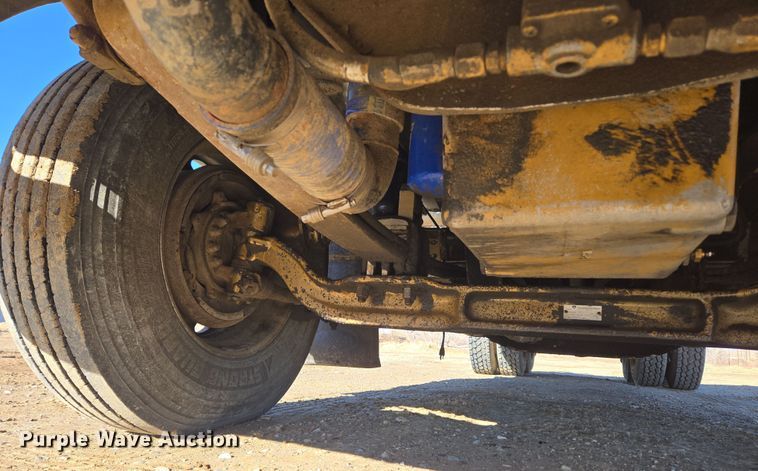 image for item DT7068 1989 Peterbilt 377 flatbed truck