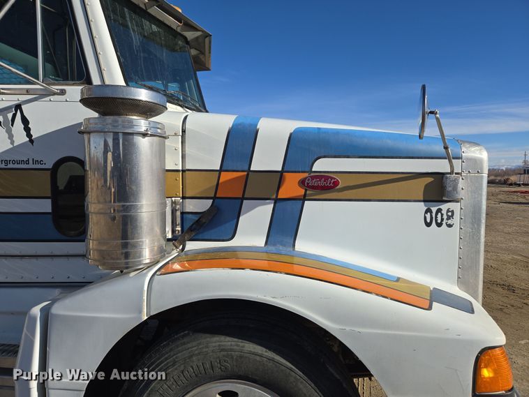 image for item DT7068 1989 Peterbilt 377 flatbed truck