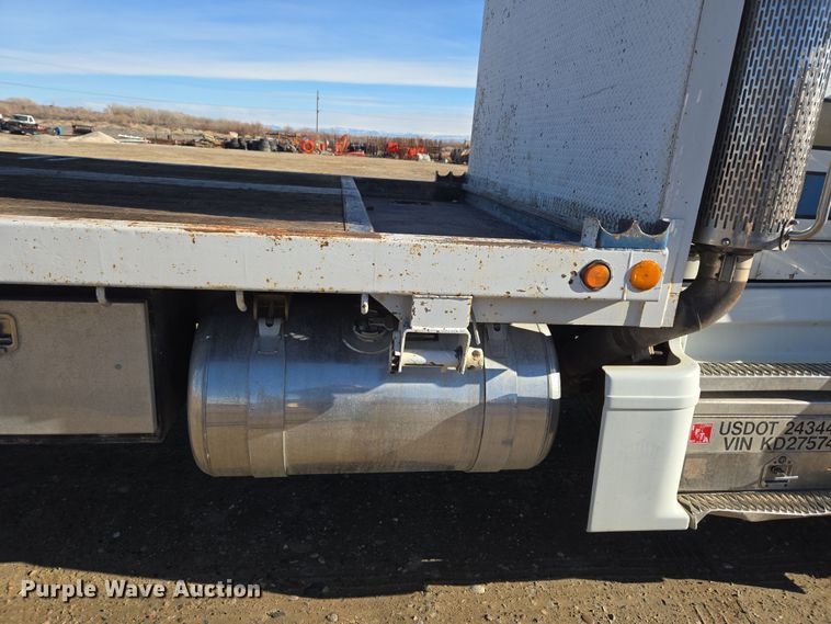 image for item DT7068 1989 Peterbilt 377 flatbed truck