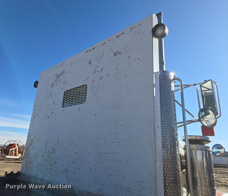 image for item DT7068 1989 Peterbilt 377 flatbed truck