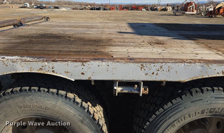 image for item DT7068 1989 Peterbilt 377 flatbed truck