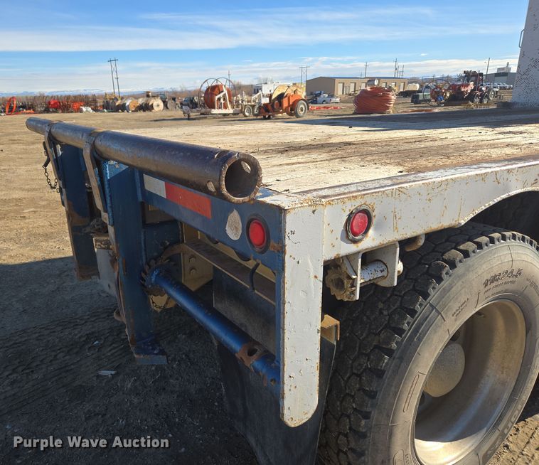 image for item DT7068 1989 Peterbilt 377 flatbed truck