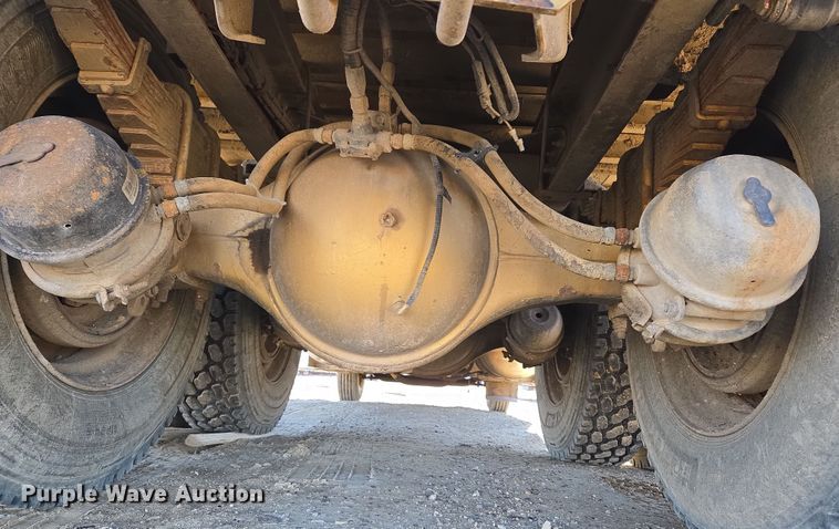 image for item DT7068 1989 Peterbilt 377 flatbed truck