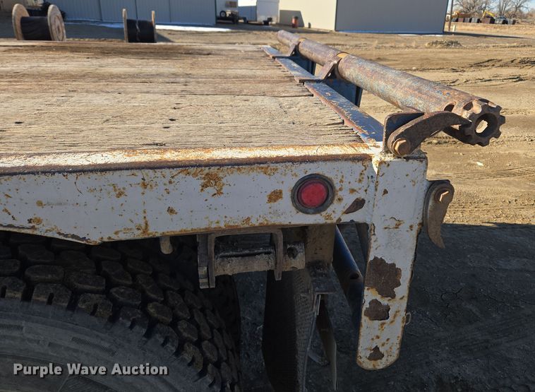 image for item DT7068 1989 Peterbilt 377 flatbed truck