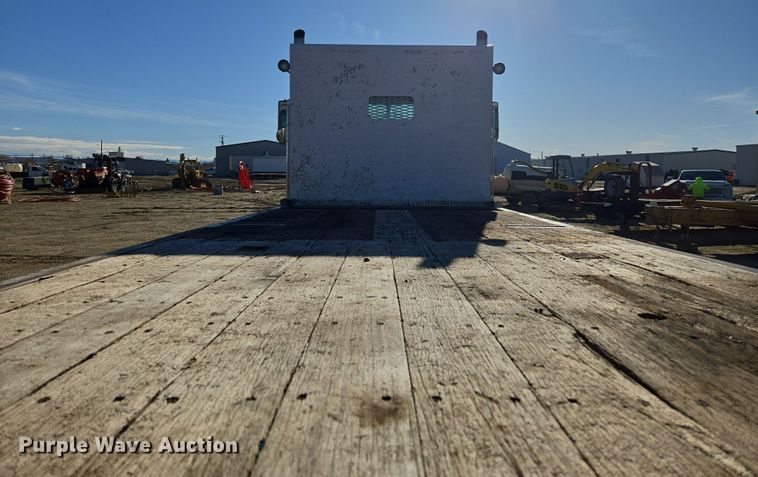 image for item DT7068 1989 Peterbilt 377 flatbed truck