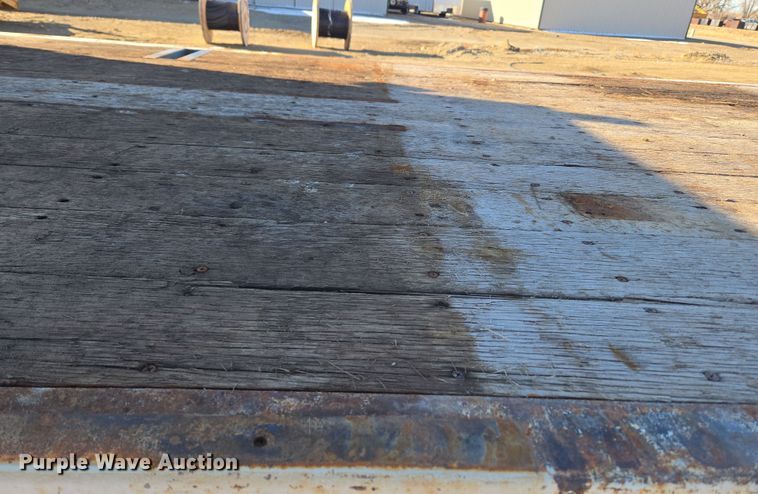 image for item DT7068 1989 Peterbilt 377 flatbed truck