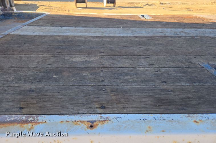 image for item DT7068 1989 Peterbilt 377 flatbed truck