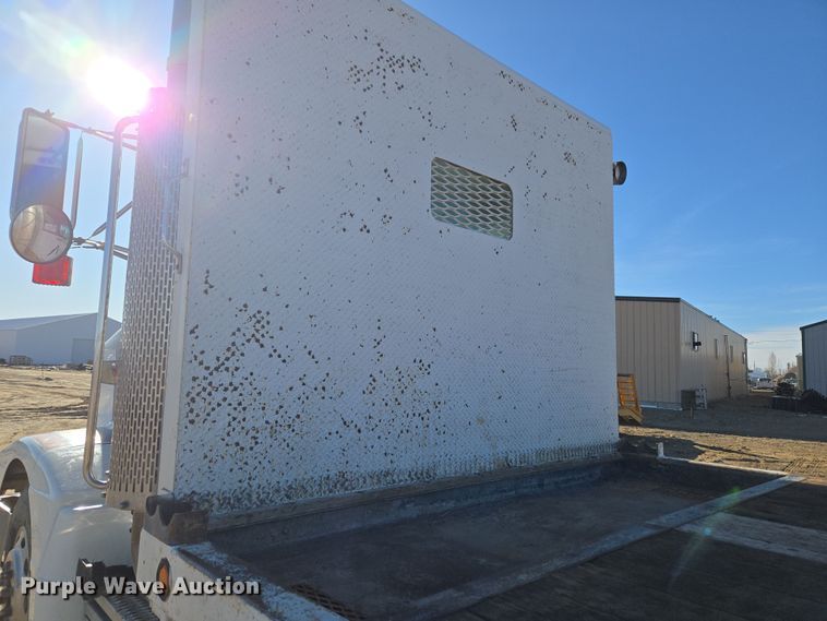 image for item DT7068 1989 Peterbilt 377 flatbed truck