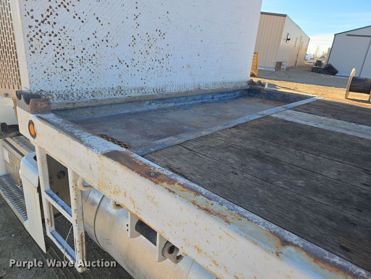 image for item DT7068 1989 Peterbilt 377 flatbed truck