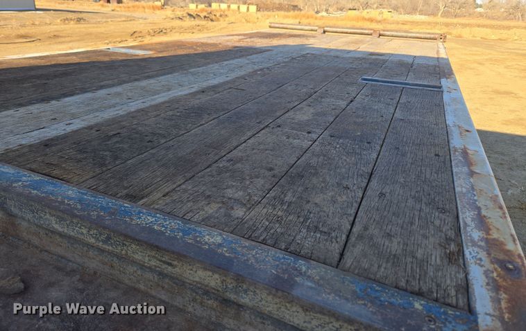 image for item DT7068 1989 Peterbilt 377 flatbed truck