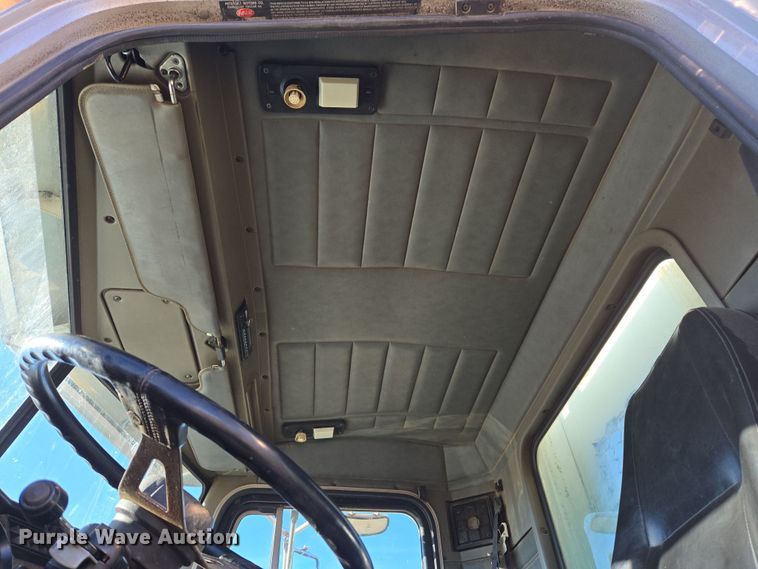 image for item DT7068 1989 Peterbilt 377 flatbed truck