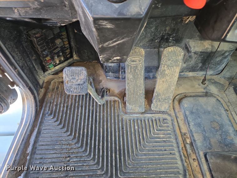 image for item DT7068 1989 Peterbilt 377 flatbed truck