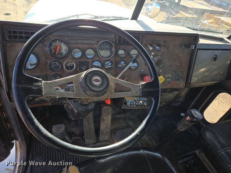 image for item DT7068 1989 Peterbilt 377 flatbed truck