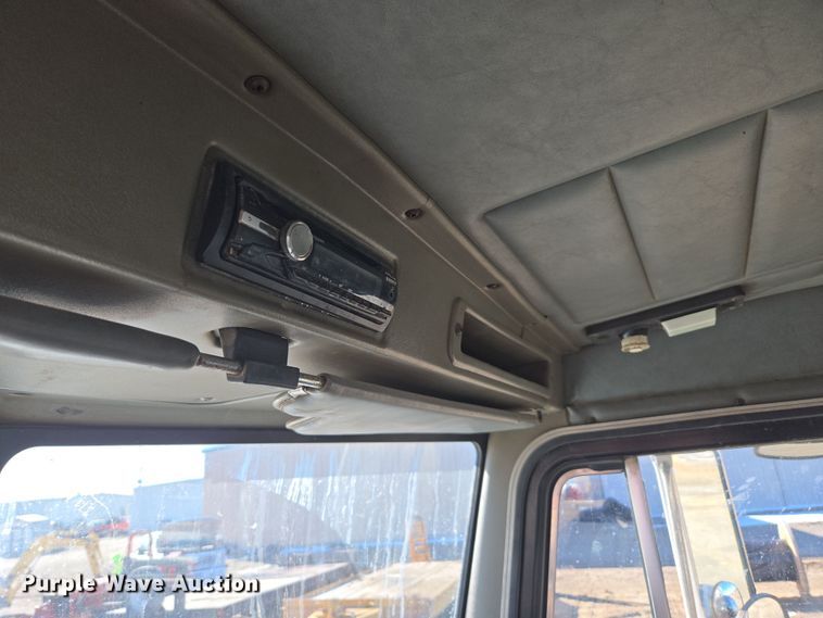 image for item DT7068 1989 Peterbilt 377 flatbed truck