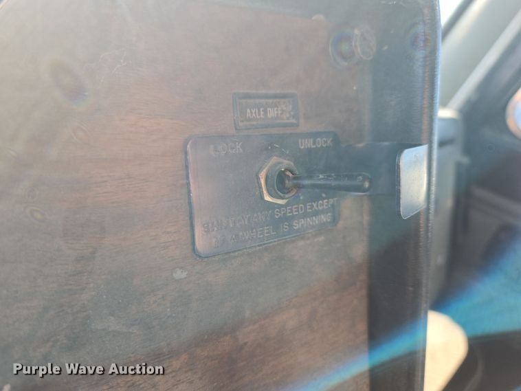 image for item DT7068 1989 Peterbilt 377 flatbed truck