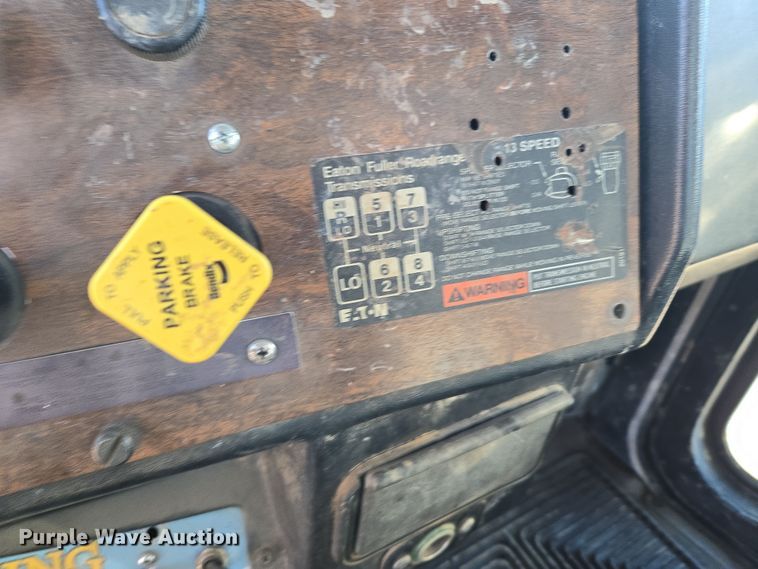 image for item DT7068 1989 Peterbilt 377 flatbed truck