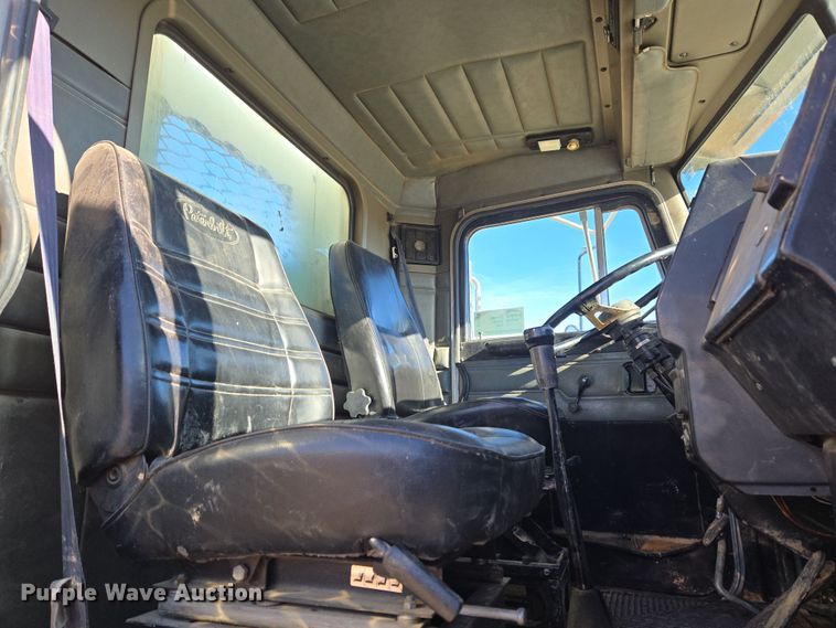 image for item DT7068 1989 Peterbilt 377 flatbed truck