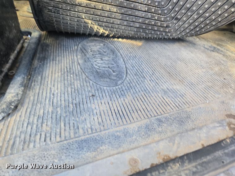 image for item DT7068 1989 Peterbilt 377 flatbed truck