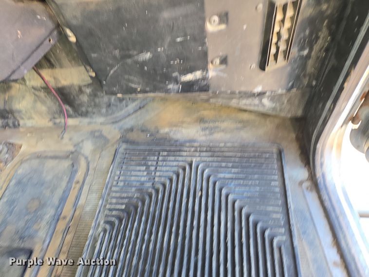 image for item DT7068 1989 Peterbilt 377 flatbed truck