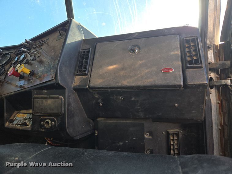 image for item DT7068 1989 Peterbilt 377 flatbed truck