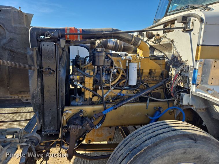 image for item DT7068 1989 Peterbilt 377 flatbed truck