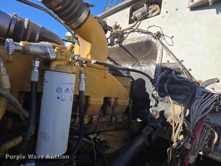 image for item DT7068 1989 Peterbilt 377 flatbed truck