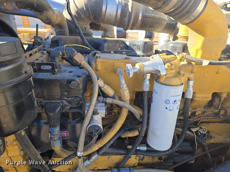 image for item DT7068 1989 Peterbilt 377 flatbed truck