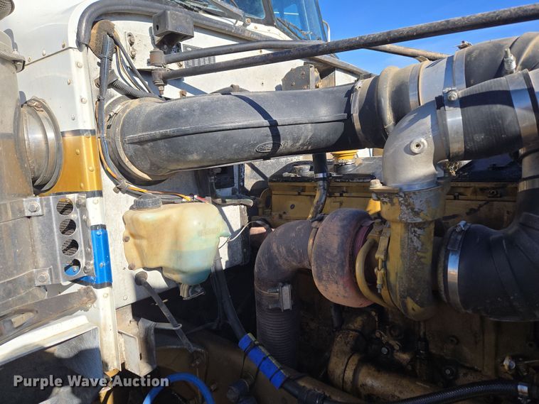 image for item DT7068 1989 Peterbilt 377 flatbed truck