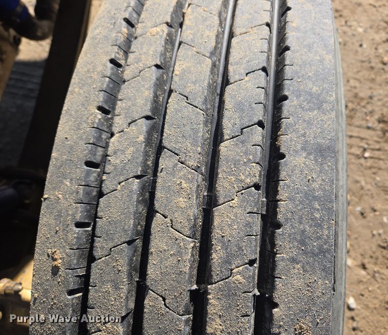 image for item DT7068 1989 Peterbilt 377 flatbed truck