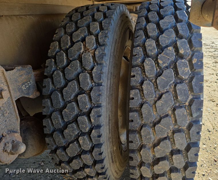 image for item DT7068 1989 Peterbilt 377 flatbed truck