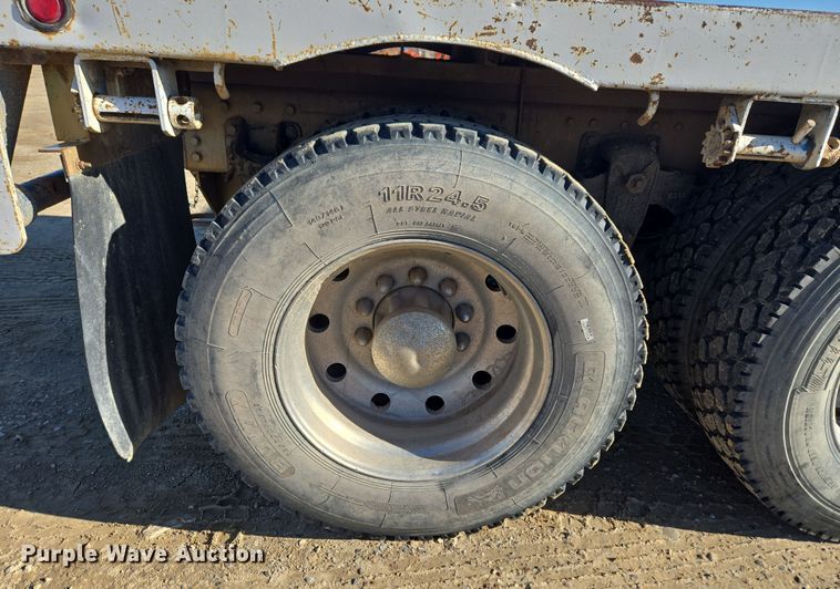 image for item DT7068 1989 Peterbilt 377 flatbed truck