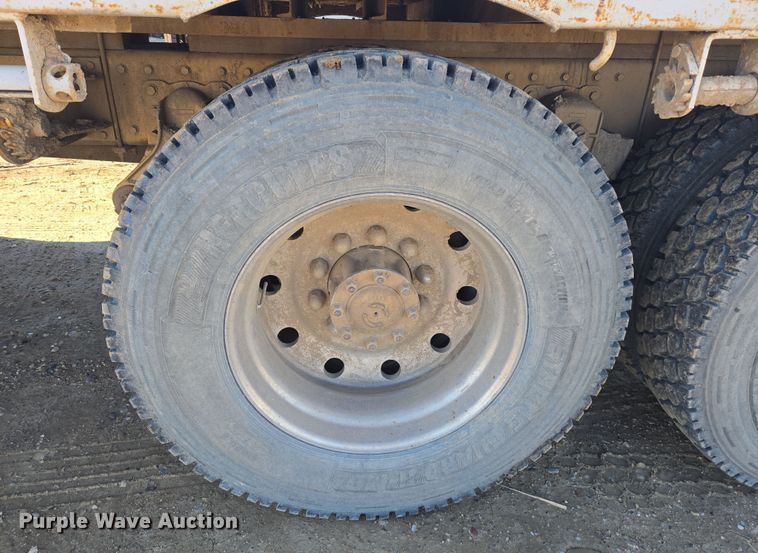 image for item DT7068 1989 Peterbilt 377 flatbed truck