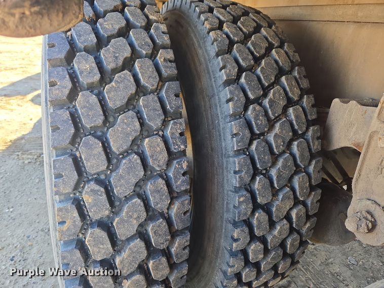 image for item DT7068 1989 Peterbilt 377 flatbed truck