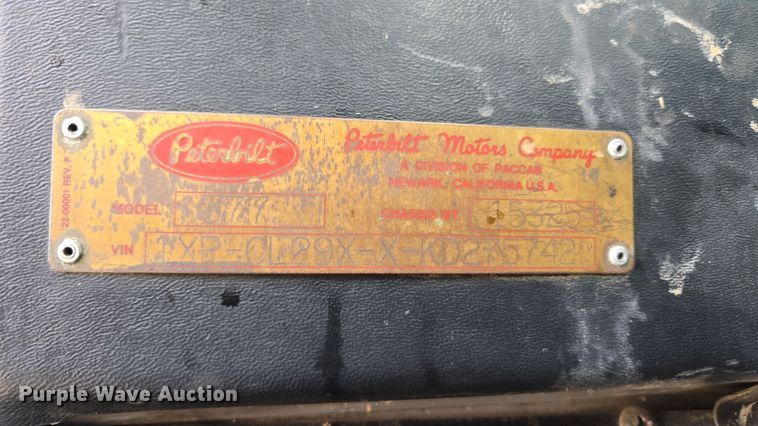 image for item DT7068 1989 Peterbilt 377 flatbed truck