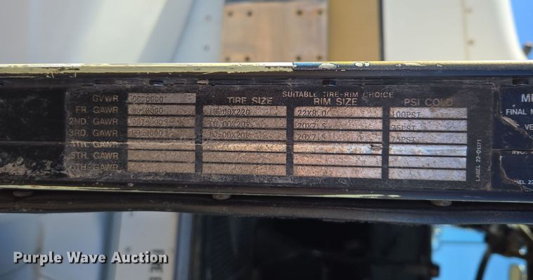 image for item DT7068 1989 Peterbilt 377 flatbed truck