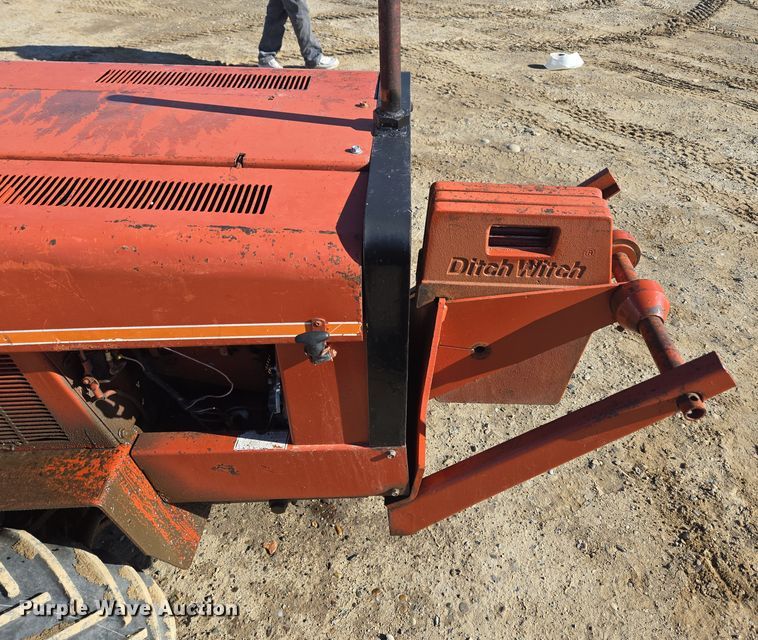 image for item DT7069 Ditch Witch 350SXDD rock saw