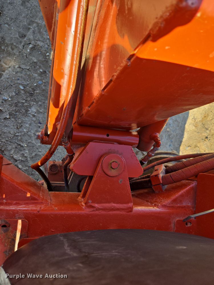 image for item DT7069 Ditch Witch 350SXDD rock saw