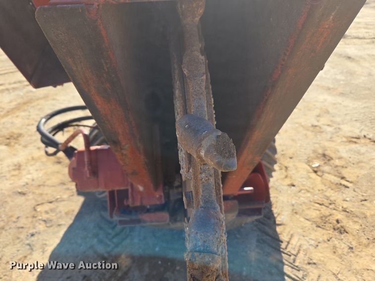 image for item DT7069 Ditch Witch 350SXDD rock saw