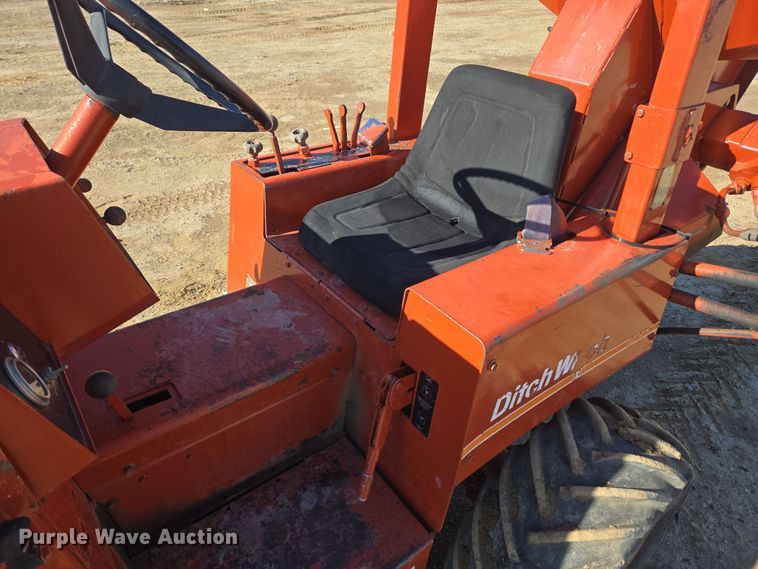 image for item DT7069 Ditch Witch 350SXDD rock saw