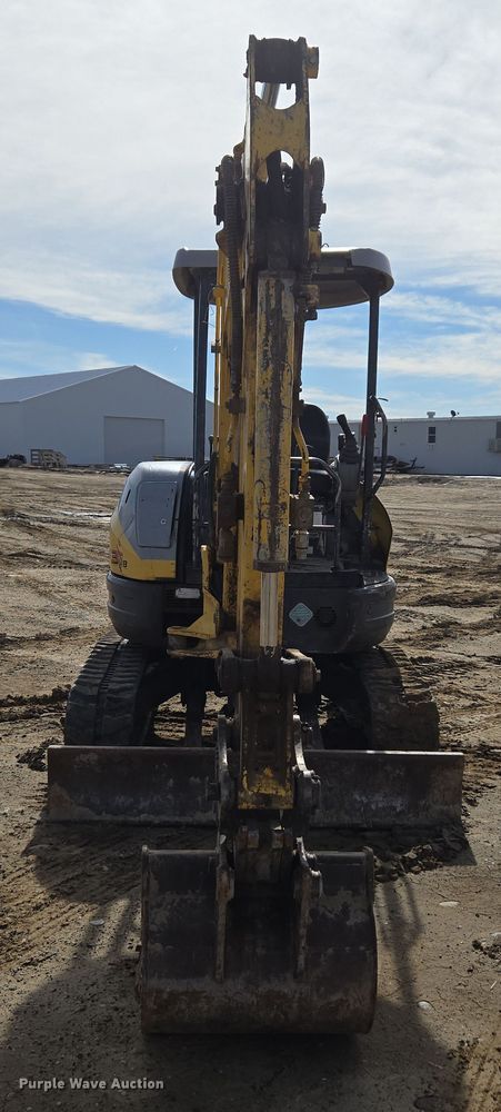 image for item DT7072 2008 New Holland E35B mini excavator