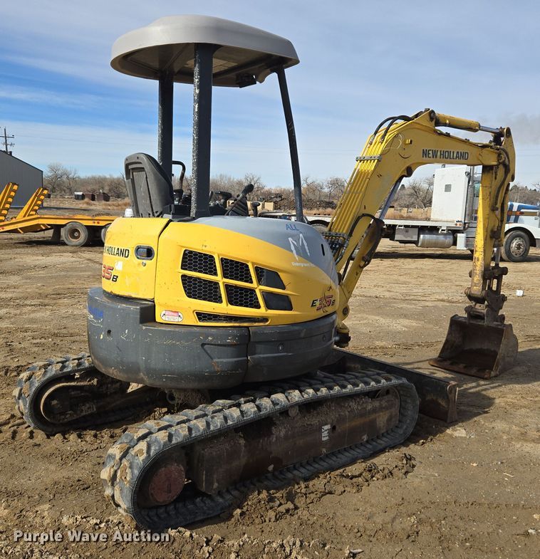 image for item DT7072 2008 New Holland E35B mini excavator