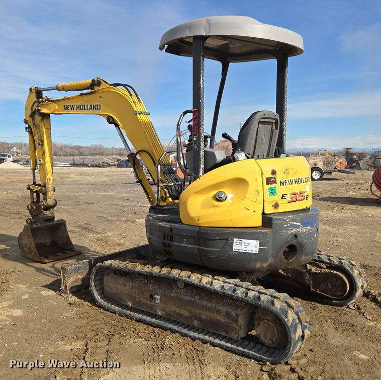 image for item DT7072 2008 New Holland E35B mini excavator